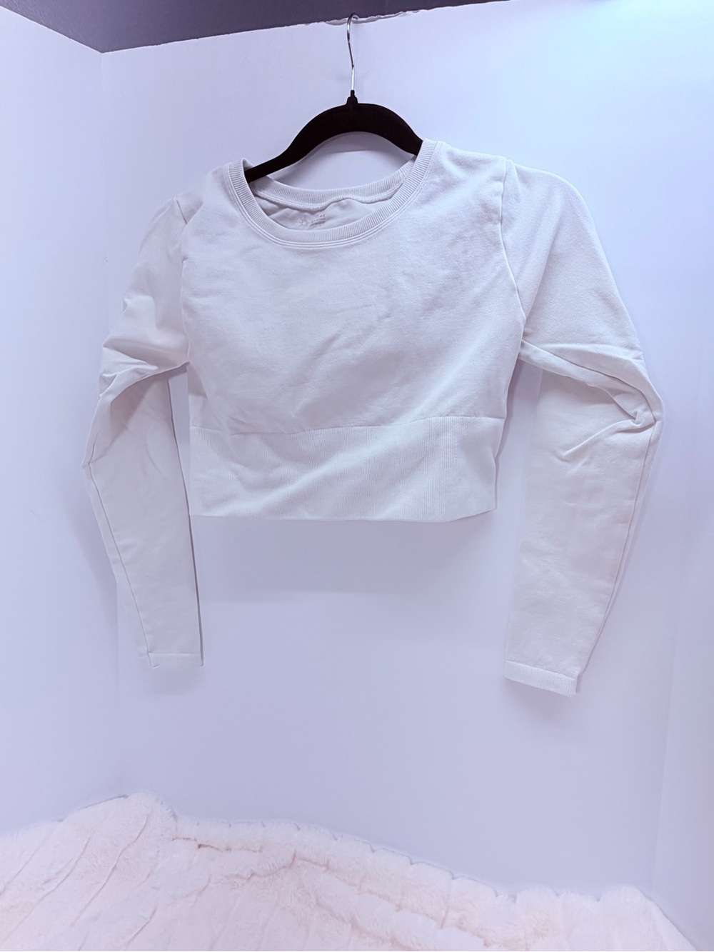 Aerie Offline White Women's S Cropped Long-Sleeve Top athletic